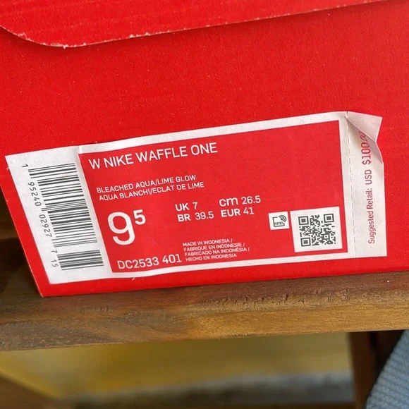 NIKE Men’s Waffle One Sneakers - Picture 6 of 6